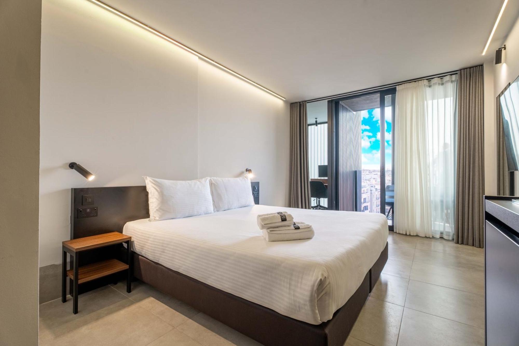 Onyx Hotel Saint Julian's エクステリア 写真