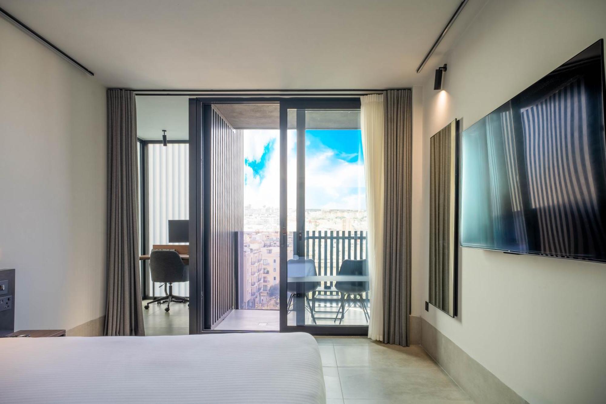Onyx Hotel Saint Julian's エクステリア 写真