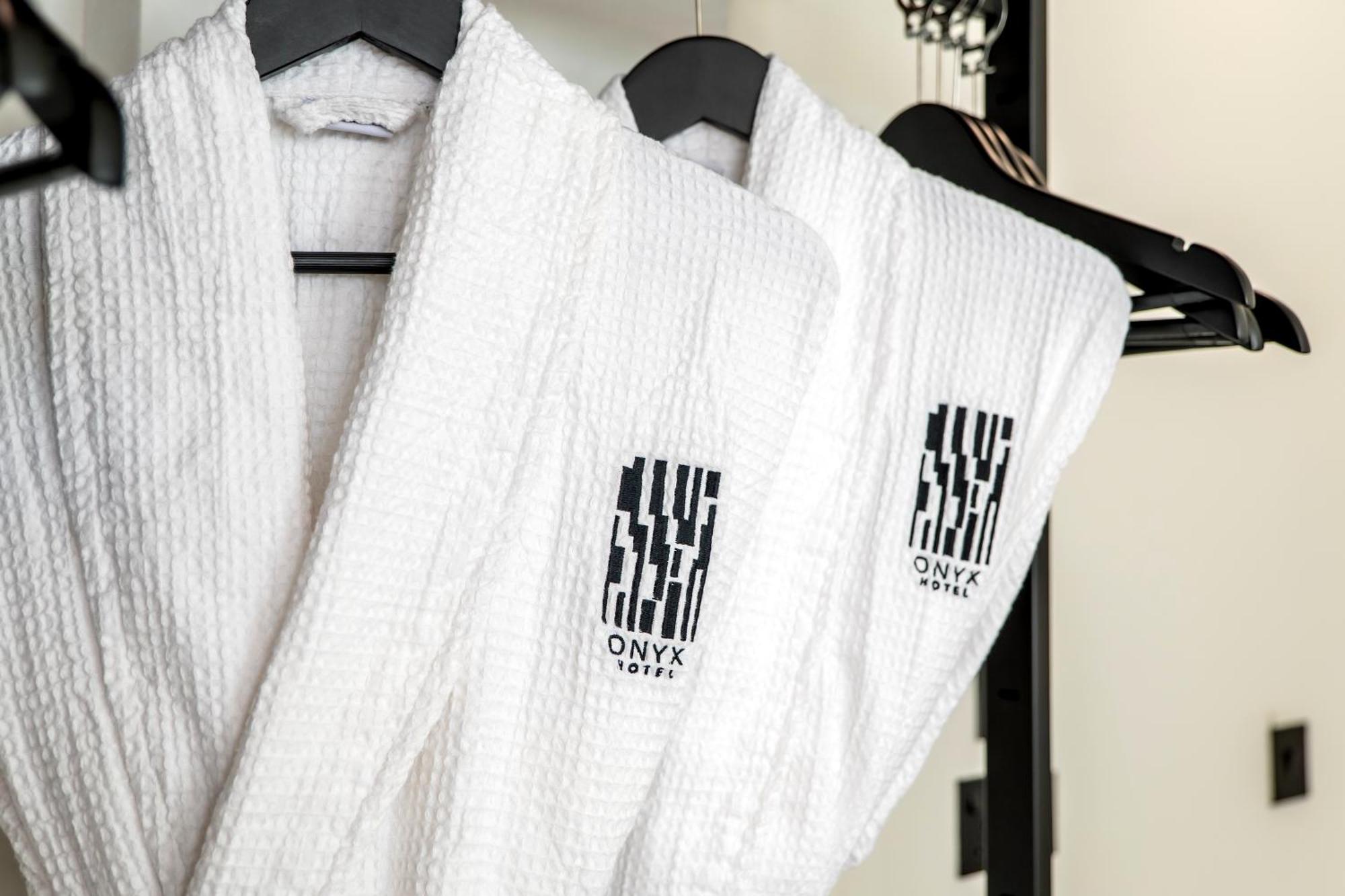 Onyx Hotel Saint Julian's エクステリア 写真