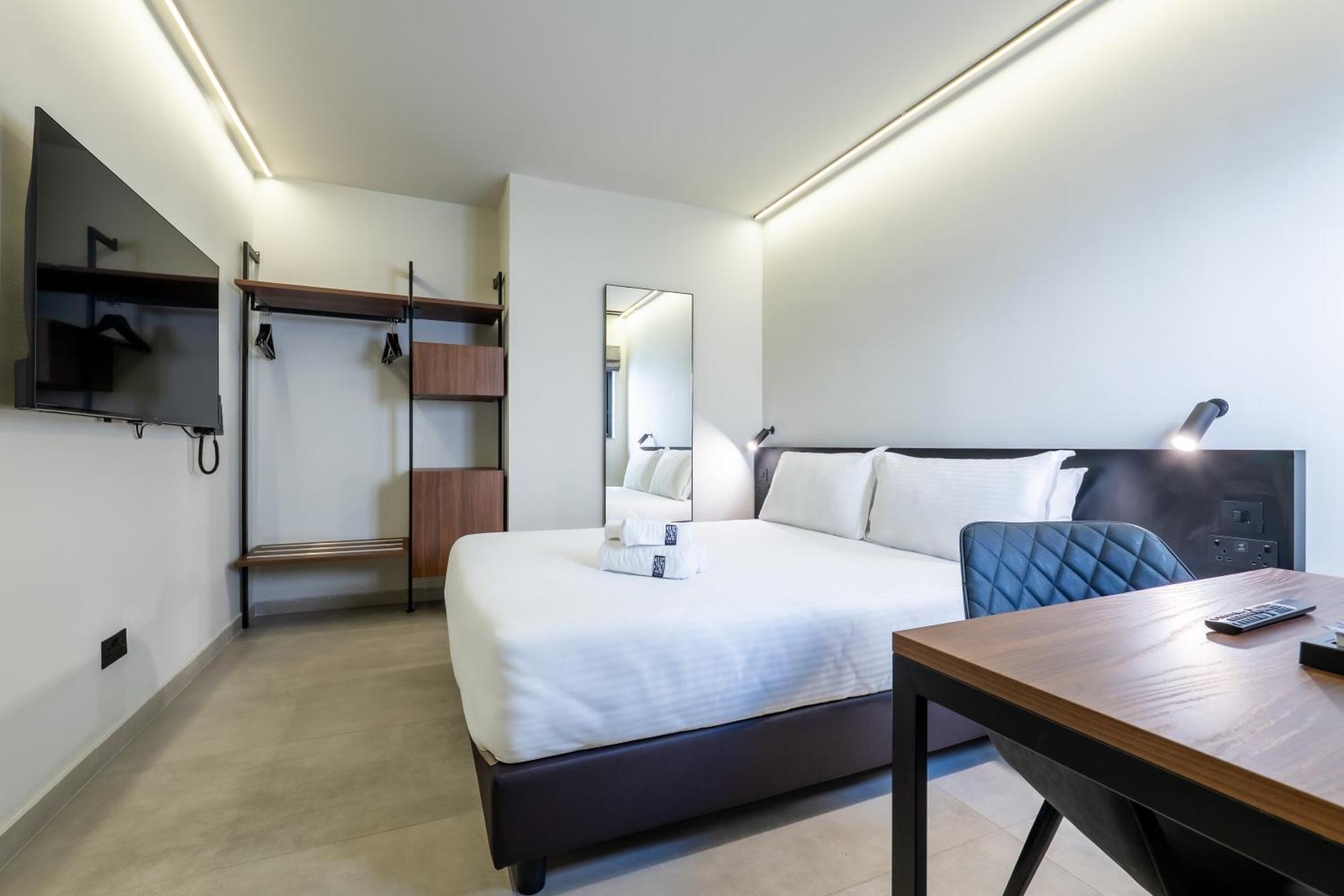 Onyx Hotel Saint Julian's エクステリア 写真