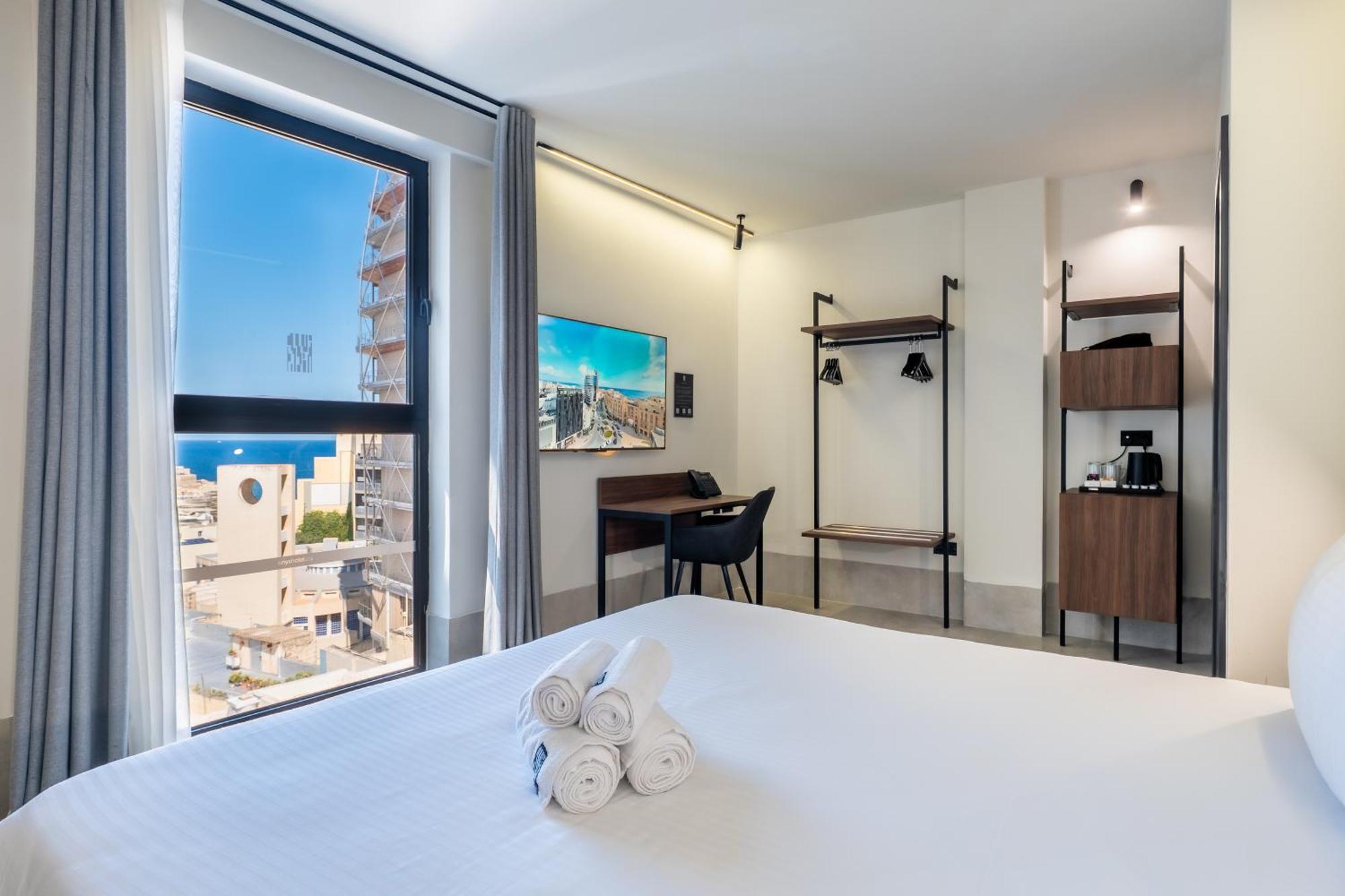 Onyx Hotel Saint Julian's エクステリア 写真
